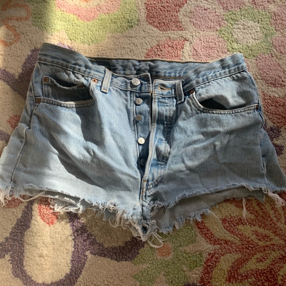VINTAGE Levi’s 501 high-rise distressed shorts
